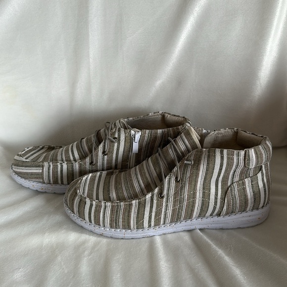 Canvas booties size 10 NWOT - Picture 3 of 7